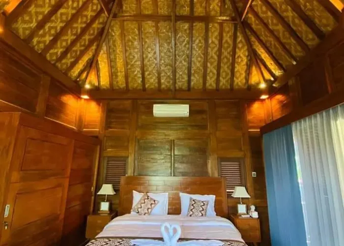 Chaplet House 2 *