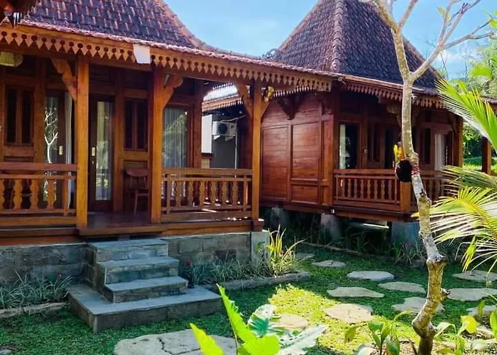 Chaplet House 2 *